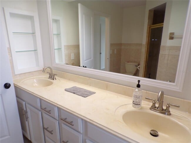 Building Photo - 2437 Greenland Ct