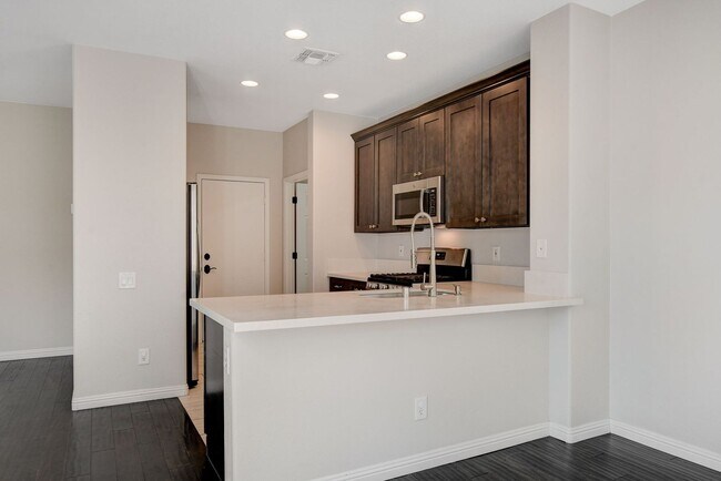 Building Photo - Anthem Highlands Beauty