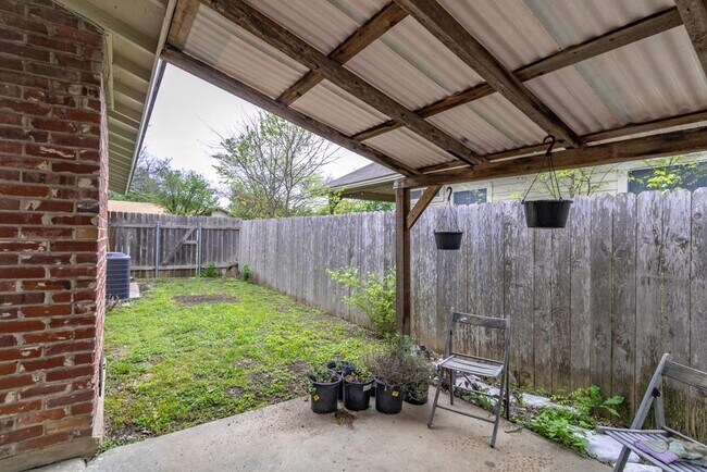 Building Photo - 8110 Exmoor Dr