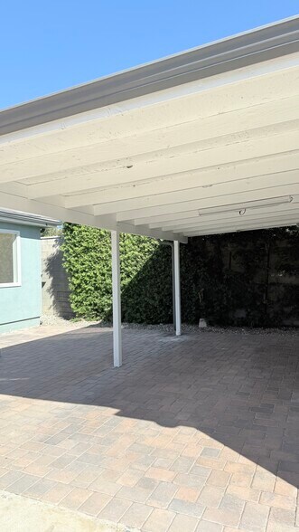 Building Photo - 11141 Greenlawn Ave