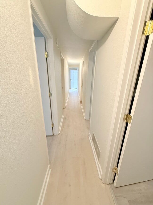 Building Photo - **** Application pending ****