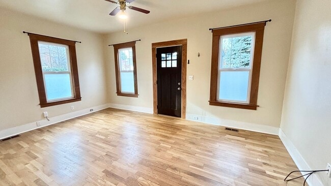 Building Photo - Character-Rich 1912 Home in North Portland – Spacious 2 Bed / 1 Bath
