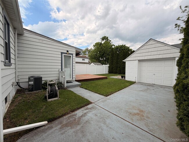 Building Photo - 7 Foran Pl