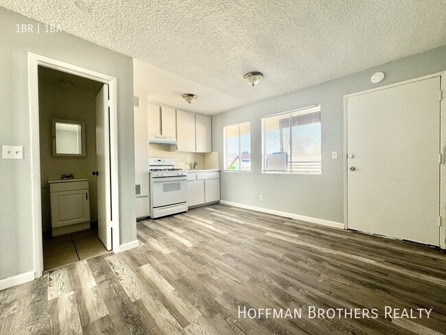 Building Photo - 1425 Freeman Ave