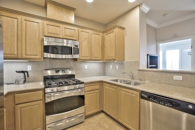 Building Photo - 2BD/2BA Dublin Terraces Condo with Underground Parking, Pool, Fitness Center and More!