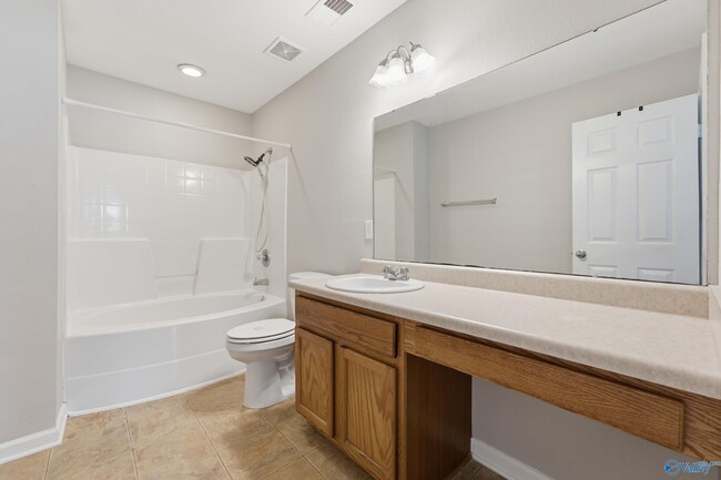 Building Photo - 3262 Lakeland Dr SW
