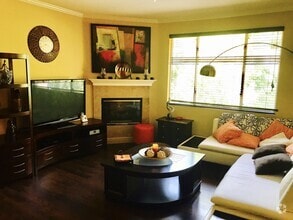Building Photo - FURNISHED  1 bed/ 1 bath updated home in A...