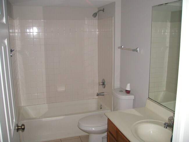 Building Photo - 2211 Waterleaf Ct