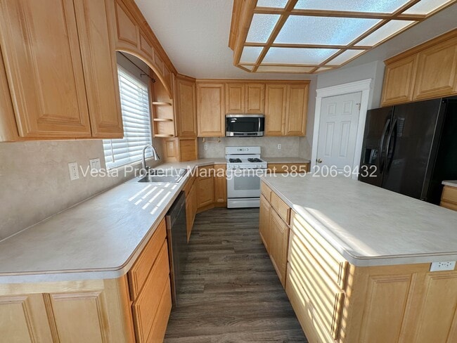 Building Photo - 1526 N 2530 W