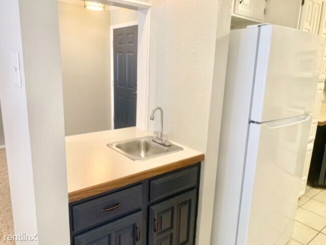 Building Photo - 2 br, 1 bath Condo - 2320 Melissa Dr