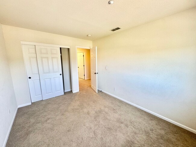 Building Photo - Lovely 2 Story Home In East Woodland In Great Location