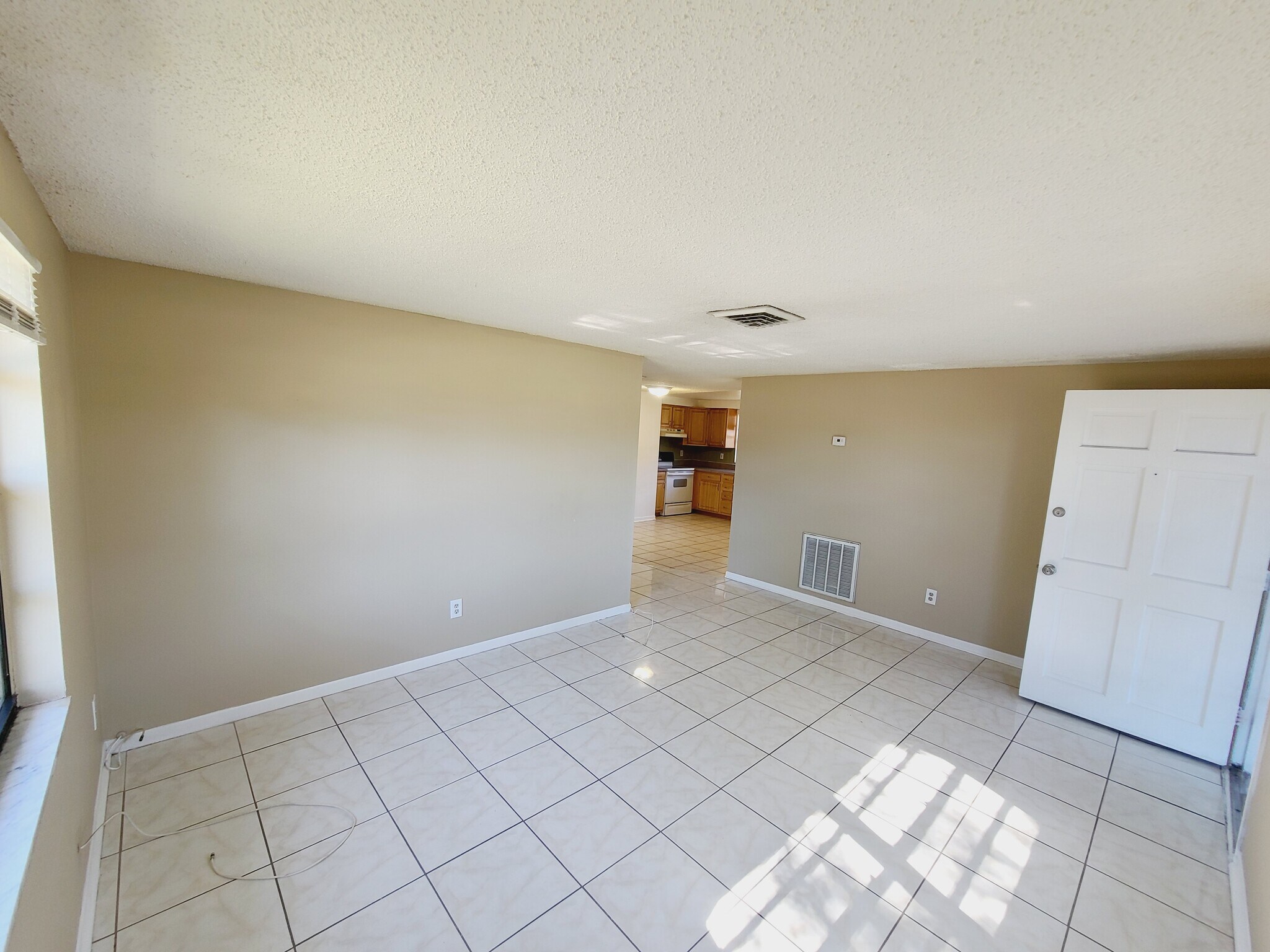 Building Photo - 4747 15th Ave S