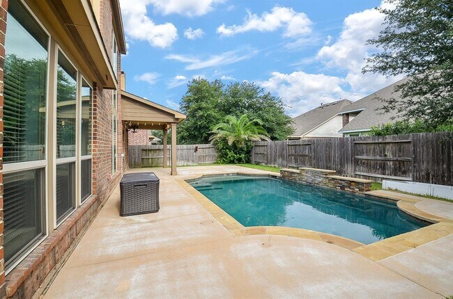 Building Photo - 28722 Maple Red Dr