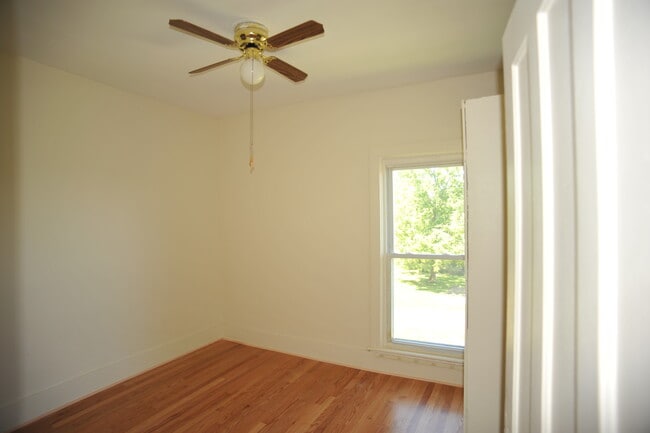 Building Photo - 8071 River Rd