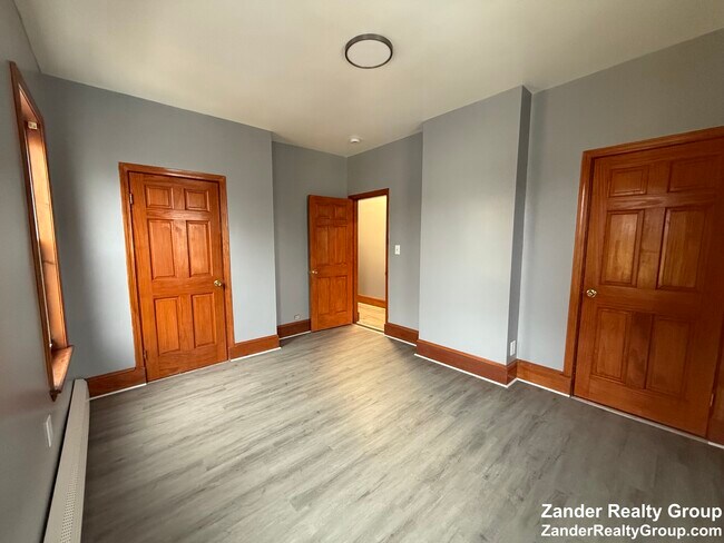 Building Photo - 2A Marshfield St