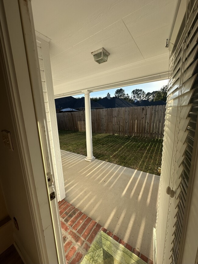 Building Photo - 9514 Rose Hollow Ln