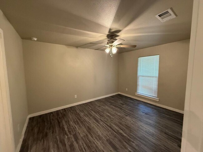 Building Photo - 65 Maverick Dr