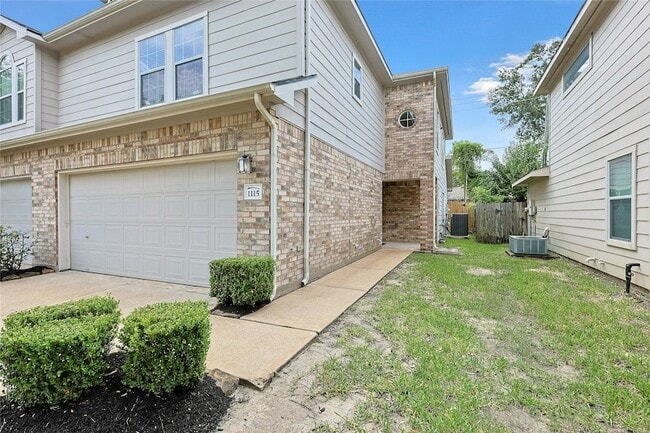 Building Photo - 1115 Eden Park Ln