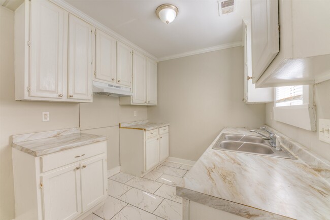 Building Photo - 1778 Edward Ave