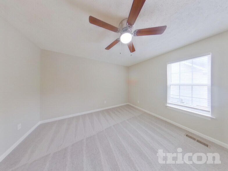 Building Photo - 1717 N Cove