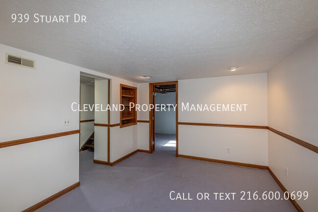 Building Photo - 939 Stuart Dr