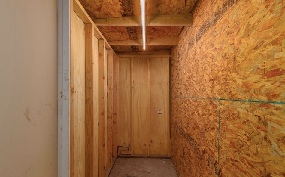 Building Photo - 1623 E Malibu Dr