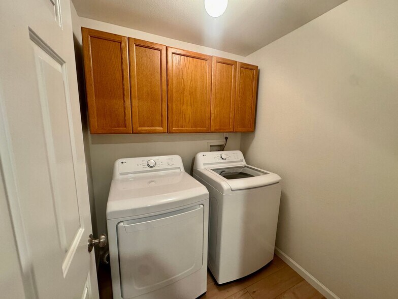 Building Photo - Completely Remodeled!!!