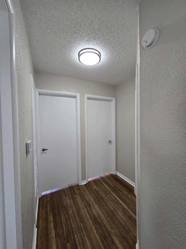 Building Photo - 333 N Colby Ave