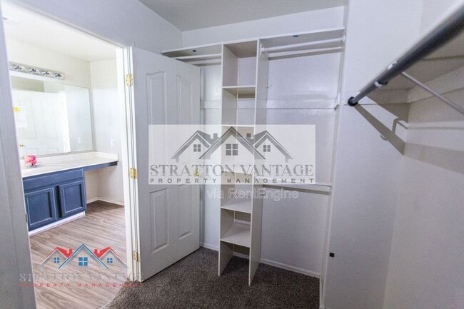 Building Photo - 2185 N Mosley Dr