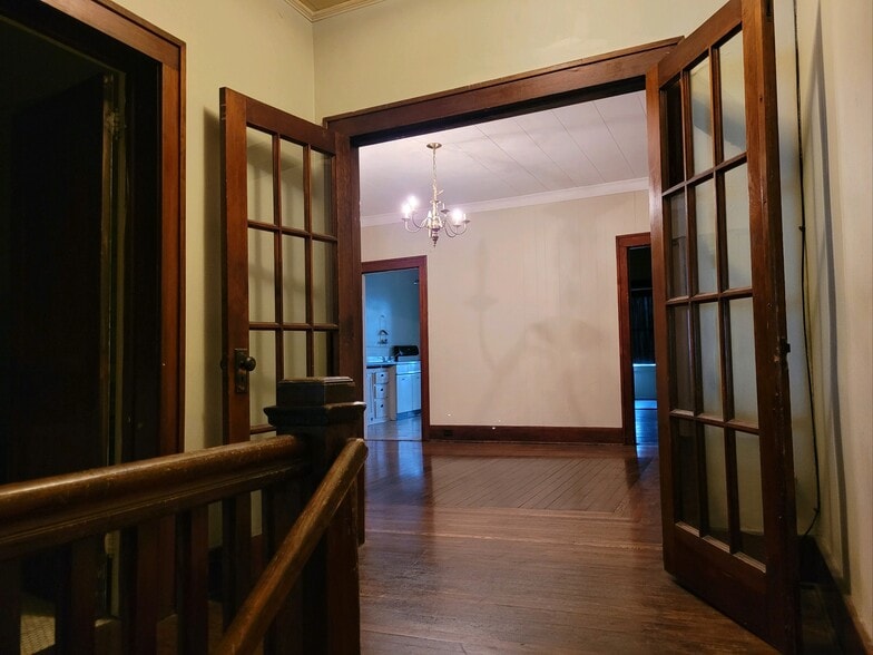 Primary Photo - 186-2 S Washington St
