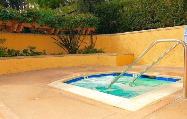 Building Photo - Spacious 3BD/2.5 BA Home in Scripps Ranch with Pool, Private Balcony & In-Unit Laundry
