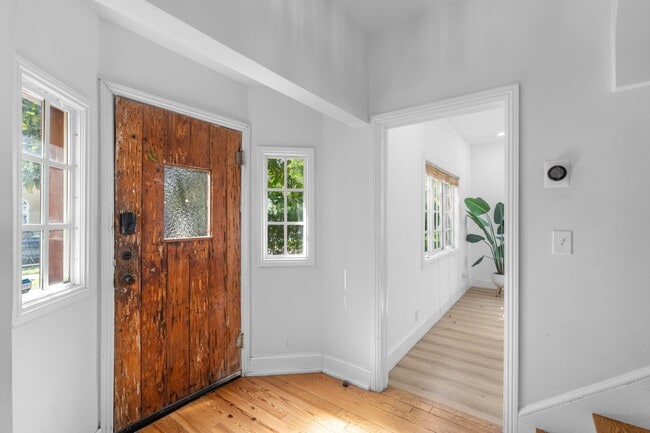 Building Photo - 419 30th St