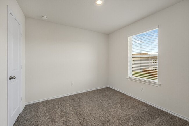 Building Photo - 322 Tall Cedar Wy