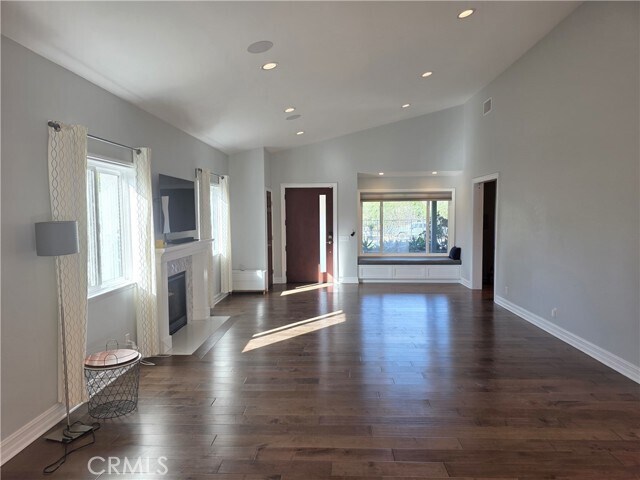 Building Photo - 23400 Collins St