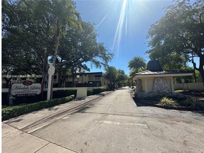 Building Photo - 8443 SW 137th Ave