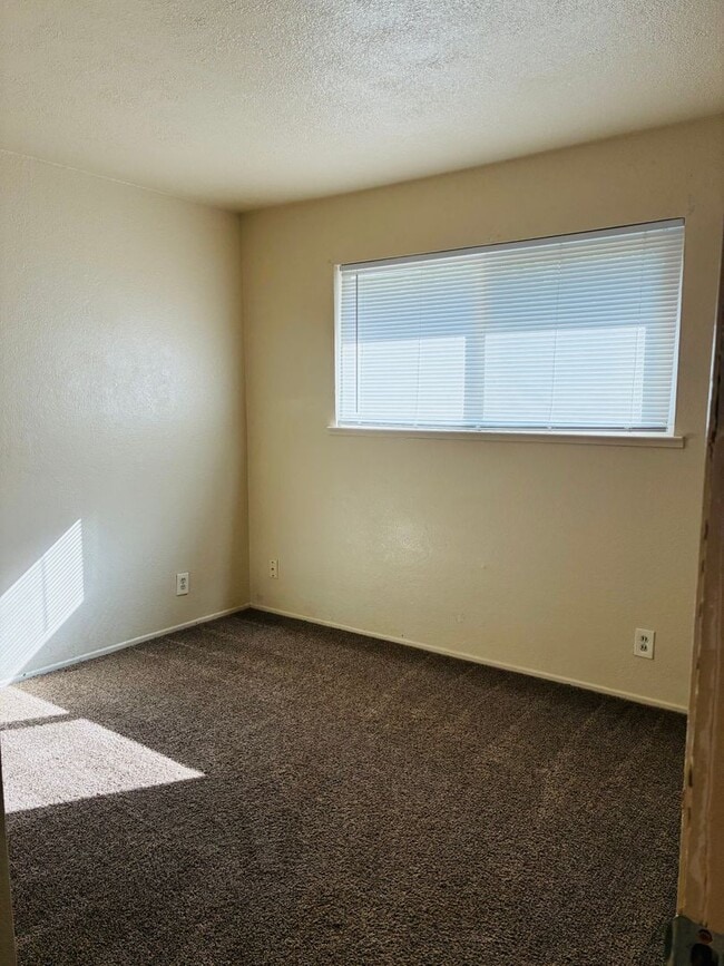 Building Photo - 625 Arthur Dr
