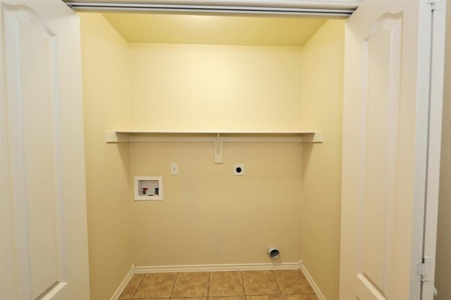 Building Photo - 5610 Montevista Dr