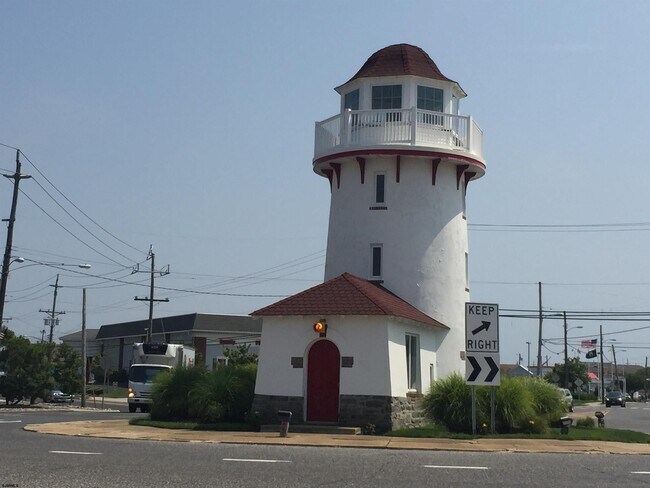 Building Photo - 339 37 BEACH BLOCK St