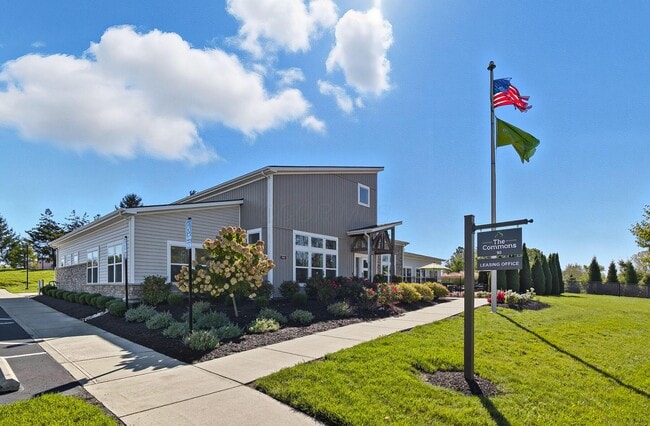 Building Photo - 933 Persimmon Ln