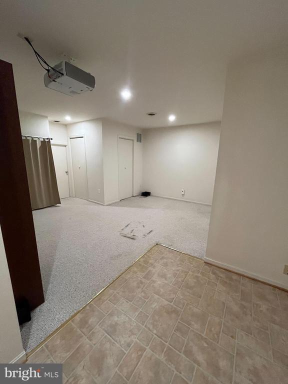 Building Photo - 2080 Golf Course Dr