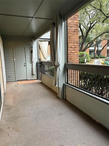 Building Photo - 1720 NE Green Oaks Blvd