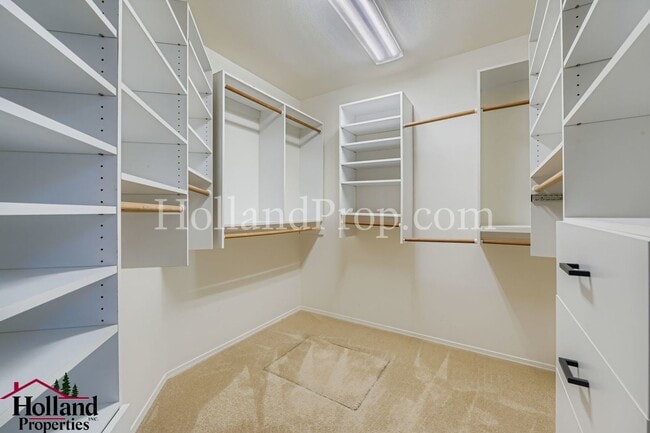 Building Photo - 1655 SE Brookwood Ave