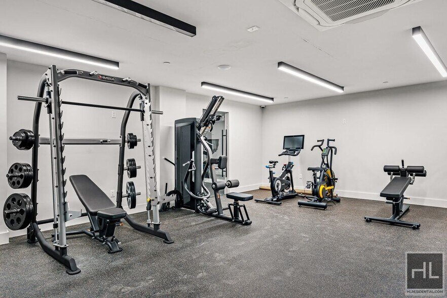 Building Photo - BRUCKNER BOULEVARD