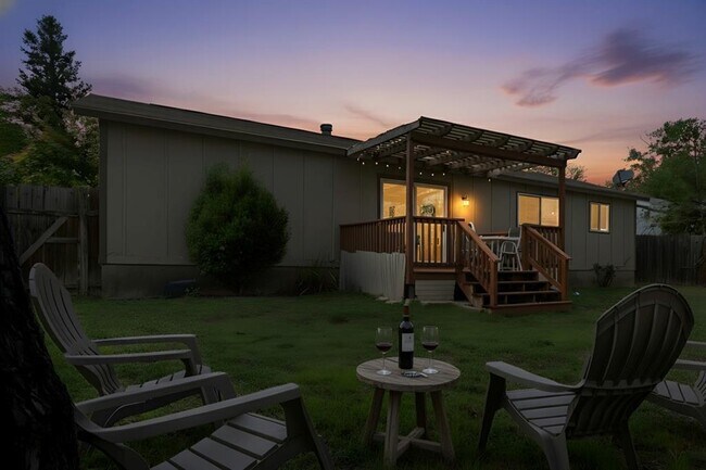 Building Photo - 7203 Barnsdale Way