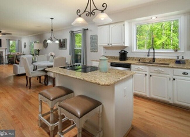 Building Photo - 391 Windermere Dr