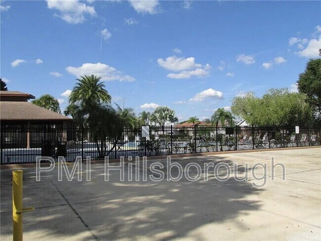 Building Photo - 914 Burlwood St