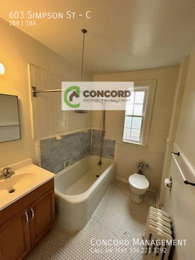 Building Photo - 603 Simpson St