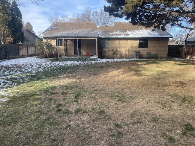 Building Photo - 3500 S Vintage Way