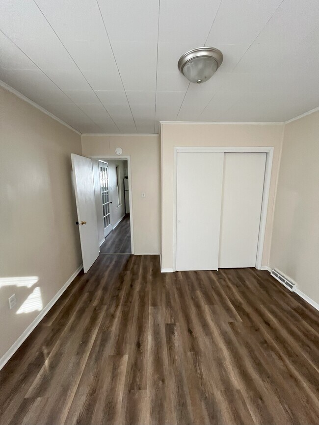 Building Photo - 115 June St