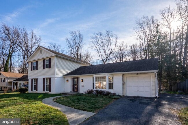 Building Photo - 8209 Mockingbird Dr